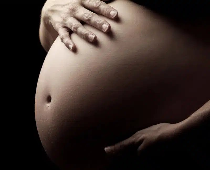 TRF4 majora dano moral contra INSS por negativa de Auxílio-Doença durante gravidez de risco