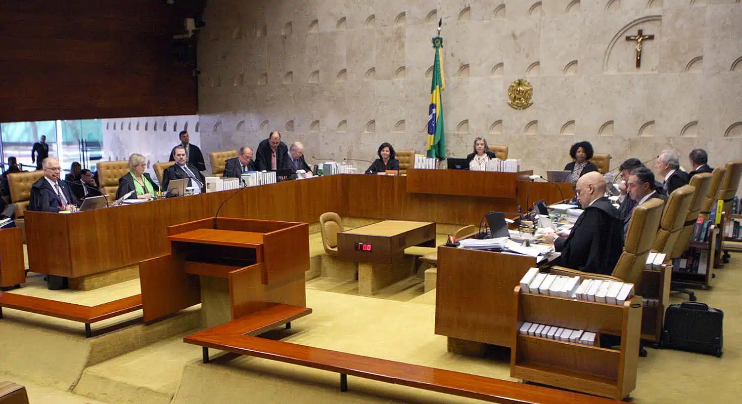STF suspende julgamento sobre pensão por morte para amantes