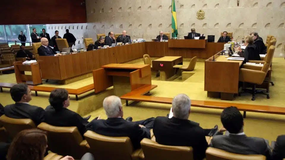 Questões fiscais na Justiça e tese da desaposentação envolvem R$ 350 bilhões