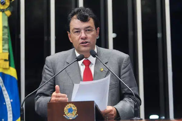 Senador Eduardo Braga (PMDB-AM)