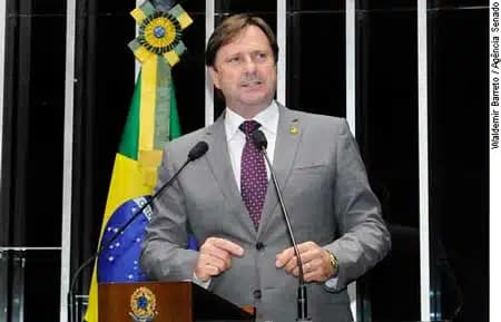 Senador Acir Gurgacz (PDT-RO)