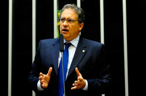 Governo cede e carência da pensão por morte é reduzida