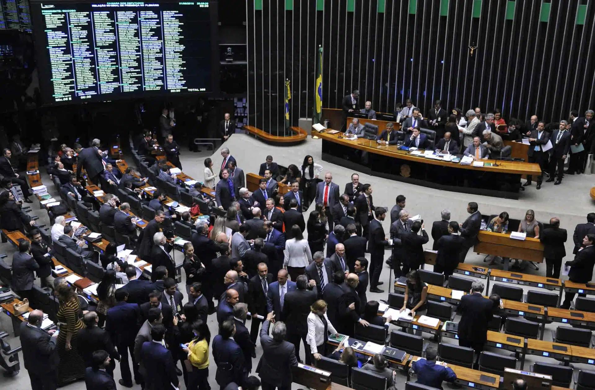 Reforma da Previdência: câmara aprova texto-base em primeiro turno