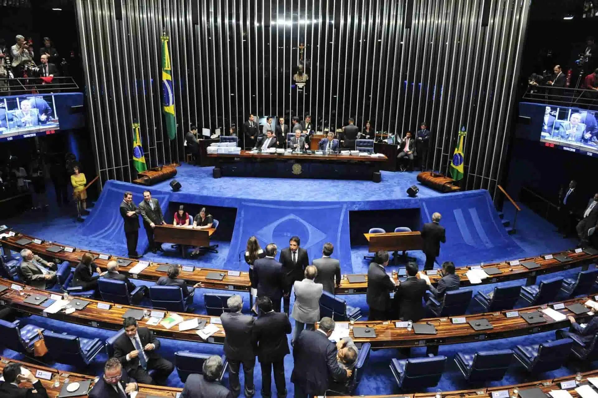 Reforma da Previdência começa a tramitar no plenário do Senado