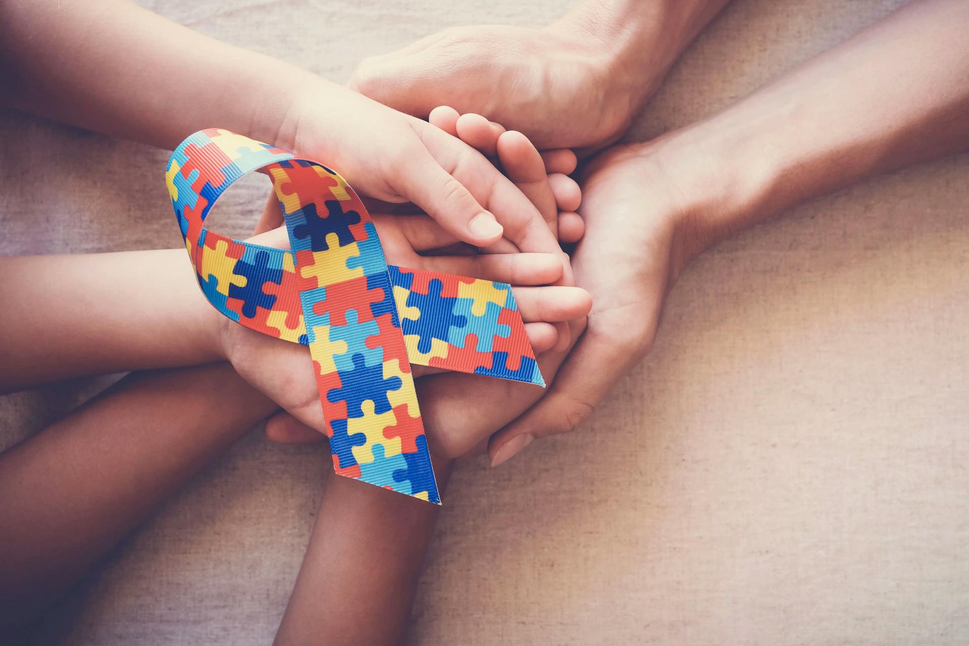 AUTISMO: conheça os benefícios que a lei garante