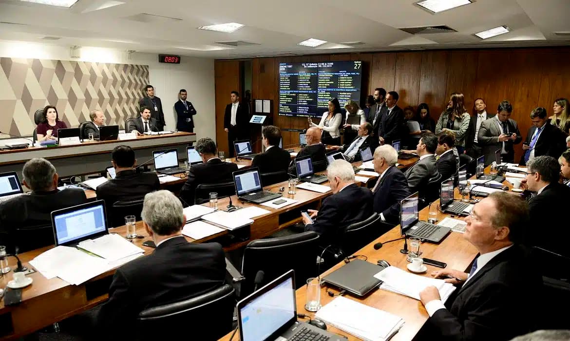 CCJ aprova a PEC dos Precatórios com 16 votos a 10 e texto vai ao Plenário