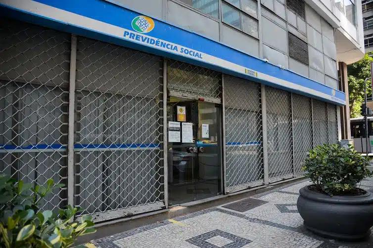 Beneficiários do INSS podem PERDER o benefício se não agendarem a perícia médica HOJE