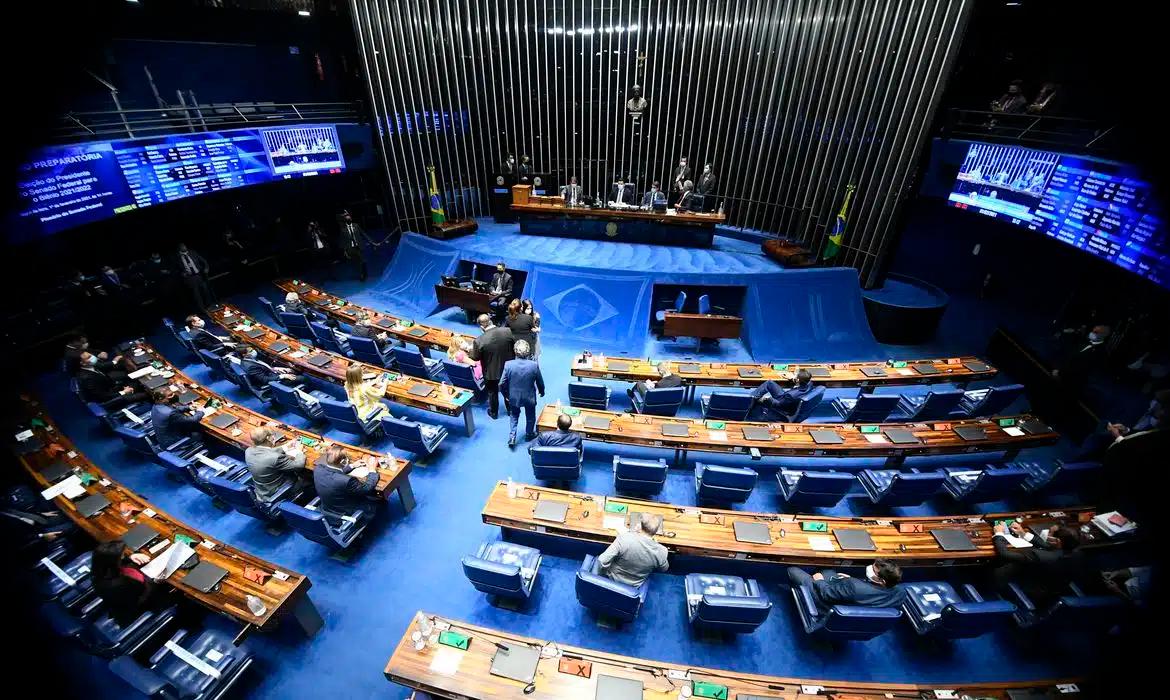 Senado aprova a PEC dos Precatórios e texto volta para a Câmara