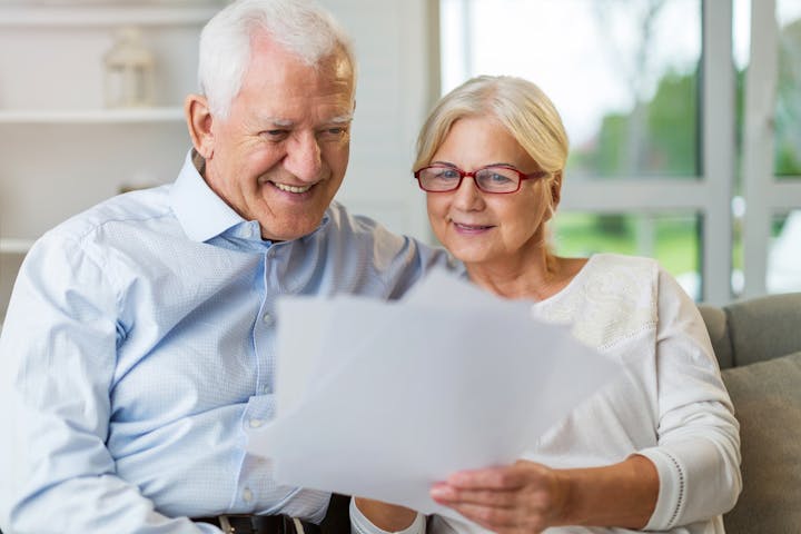 Imagem relacionada a notícia O que quer dizer abatimento a beneficiário maior de 65 anos?