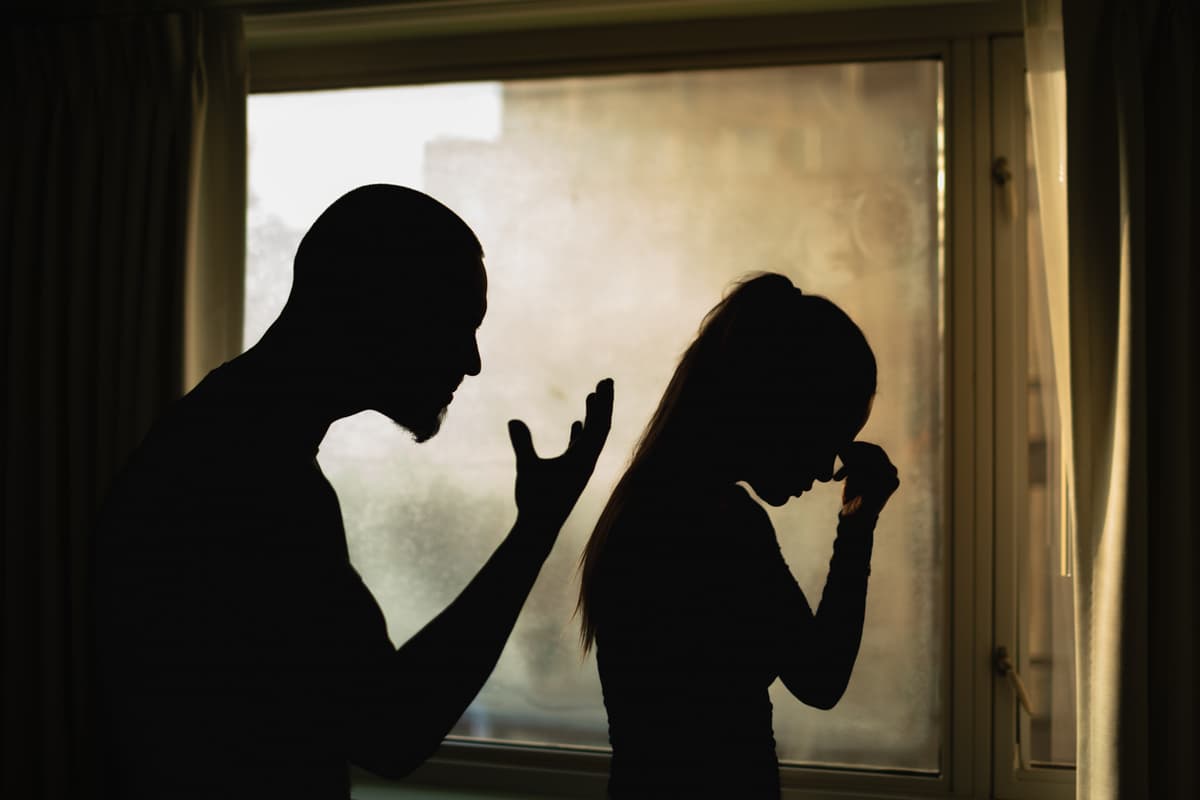 Mulher afastada do trabalho por violência tem período de graça ampliado