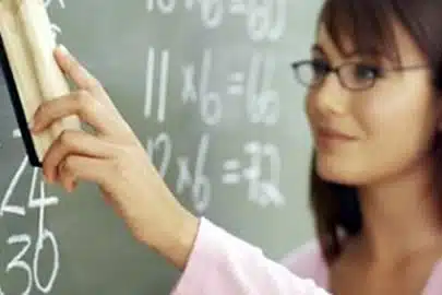 Professora poderá ganhar mais se adiar aposentadoria em SP