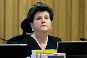 Vínculo com Petrobrás afasta direito a complemento de aposentadoria