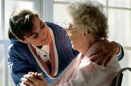 aposentado-cuidados-permanentes-de-terceiro-outra-pessoa