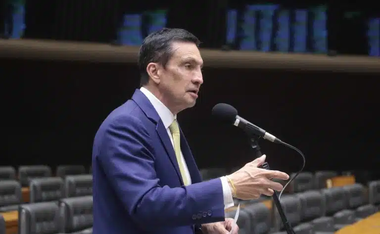 Deputados pedem apuração de fraude bilionária no INSS