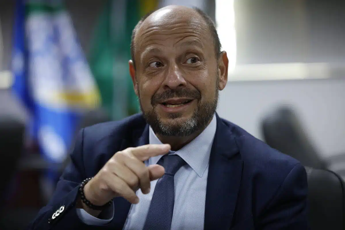 Descontos indevidos: INSS promete ressarcimento até o fim do ano