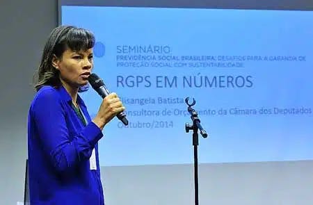 Elisângela Batista: até 2050 o deficit da Previdência Social vai ter passado de 1% para cerca de 6,4% do PIB.