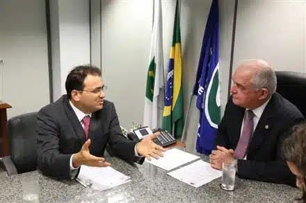Marcos Vinicius Furtado Coêlho, presidente da OAB nacional, se encontra com Lindolfo Neto de Oliveira Sales, presidente do INSS