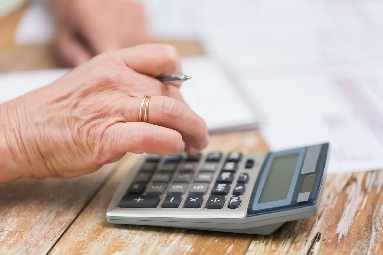 Isenção e cálculo de imposto de renda para aposentados e pensionistas idosos