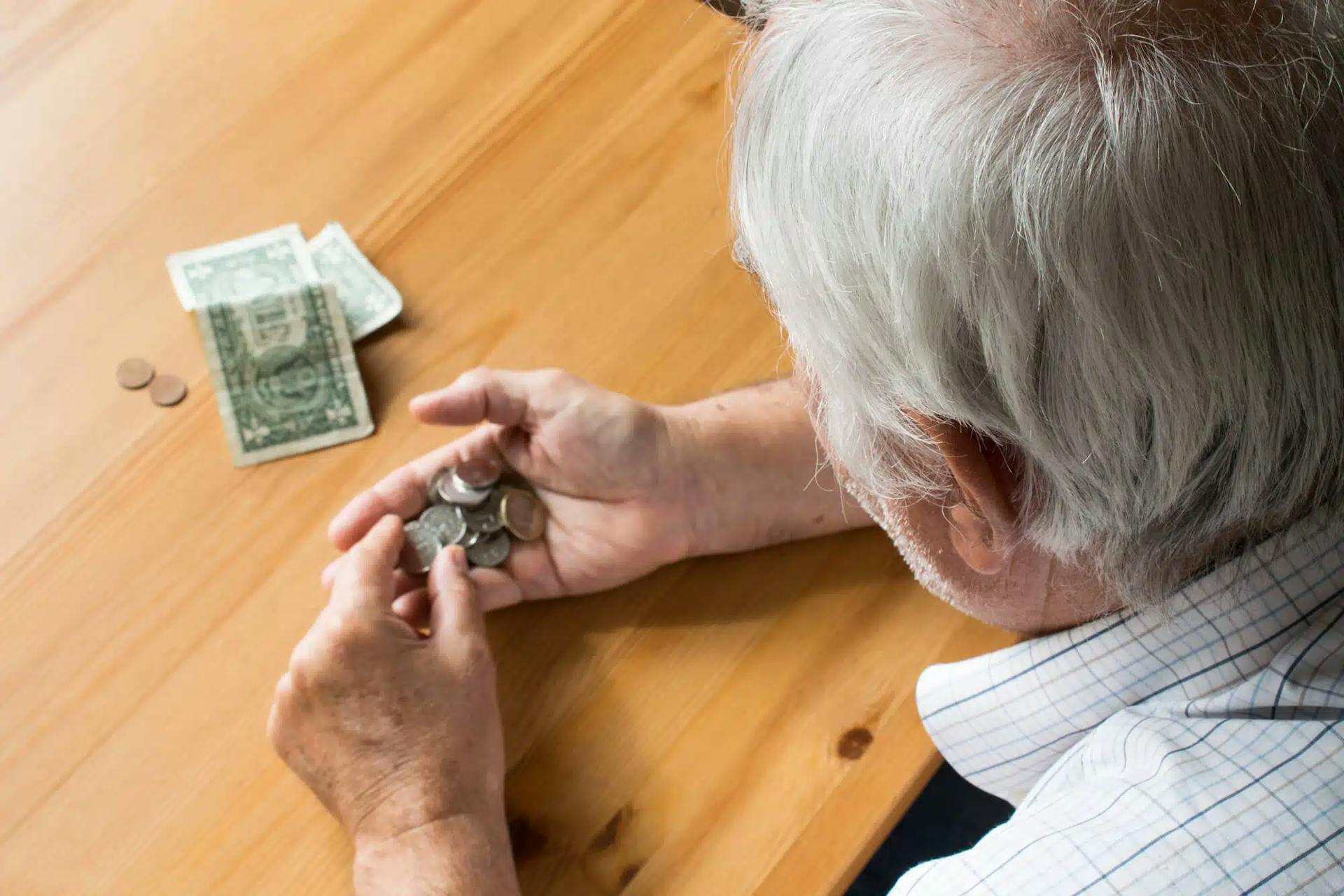 Isenção de contribuições previdenciárias de aposentados