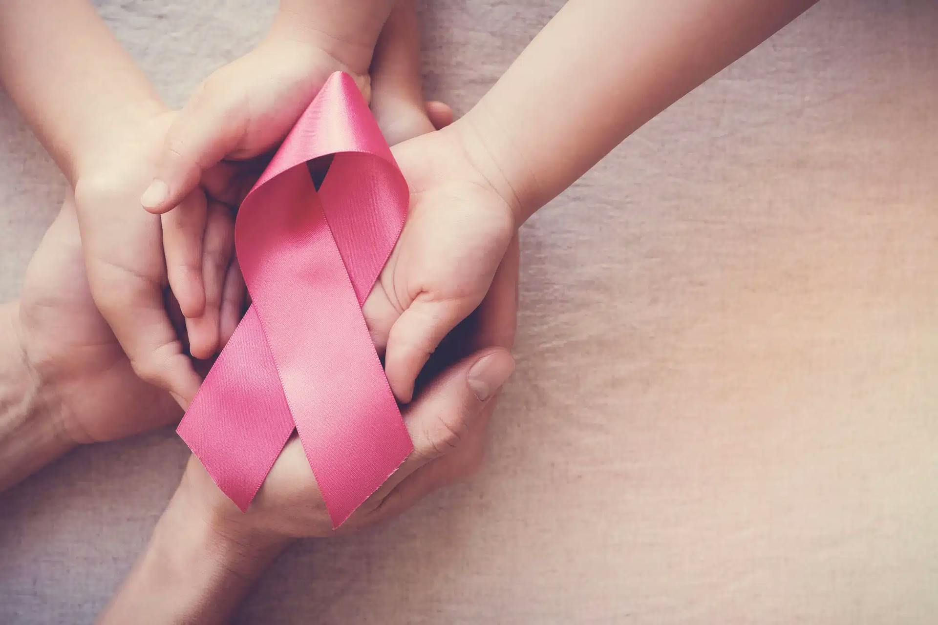 OUTUBRO ROSA e os direitos decorrentes do câncer de mama