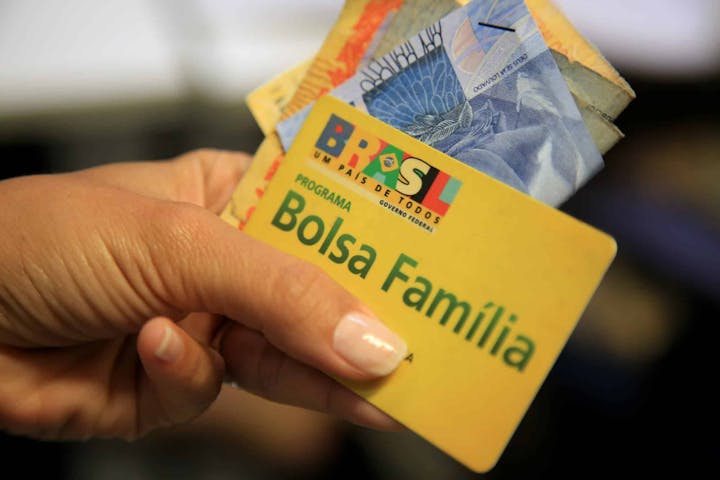 Imagem relacionada a notícia Bolsa Família 2021: Caixa divulga calendário de pagamentos