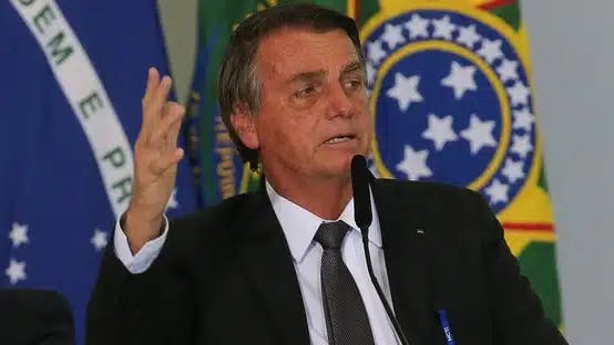 Bolsonaro veta a suspensão da prova de vida do INSS
