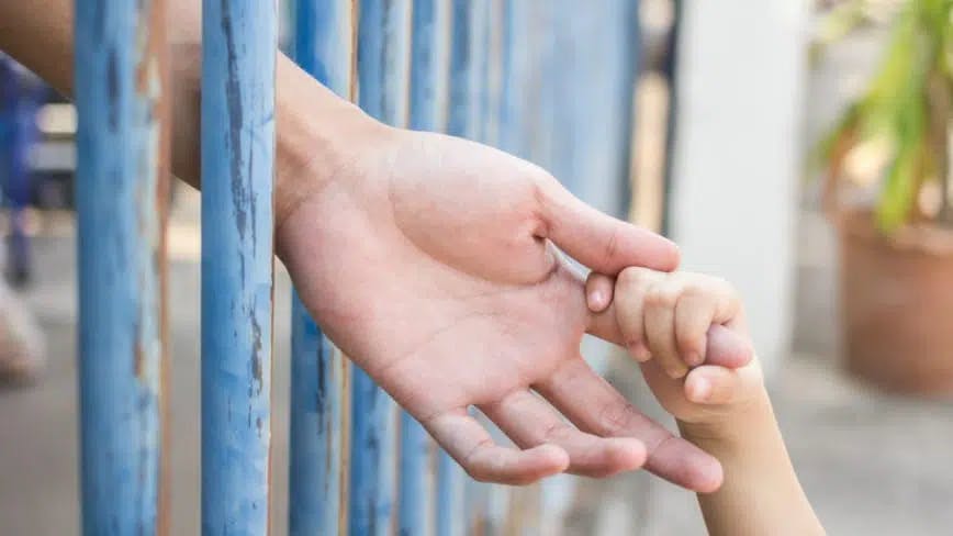 Filha de preso em regime fechado tem direito ao Auxílio-Reclusão