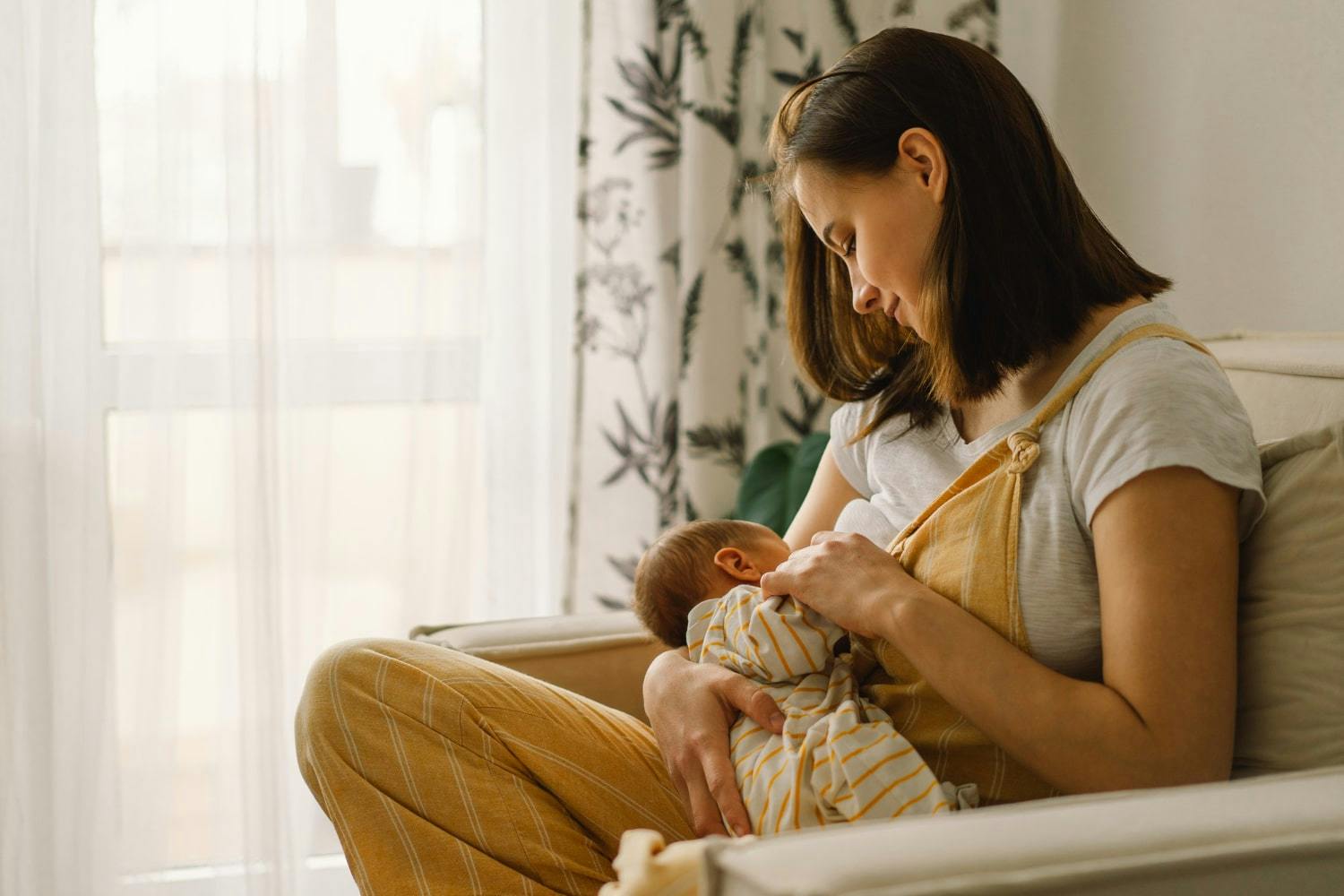 Auxílio Maternidade: Como funciona e como solicitar