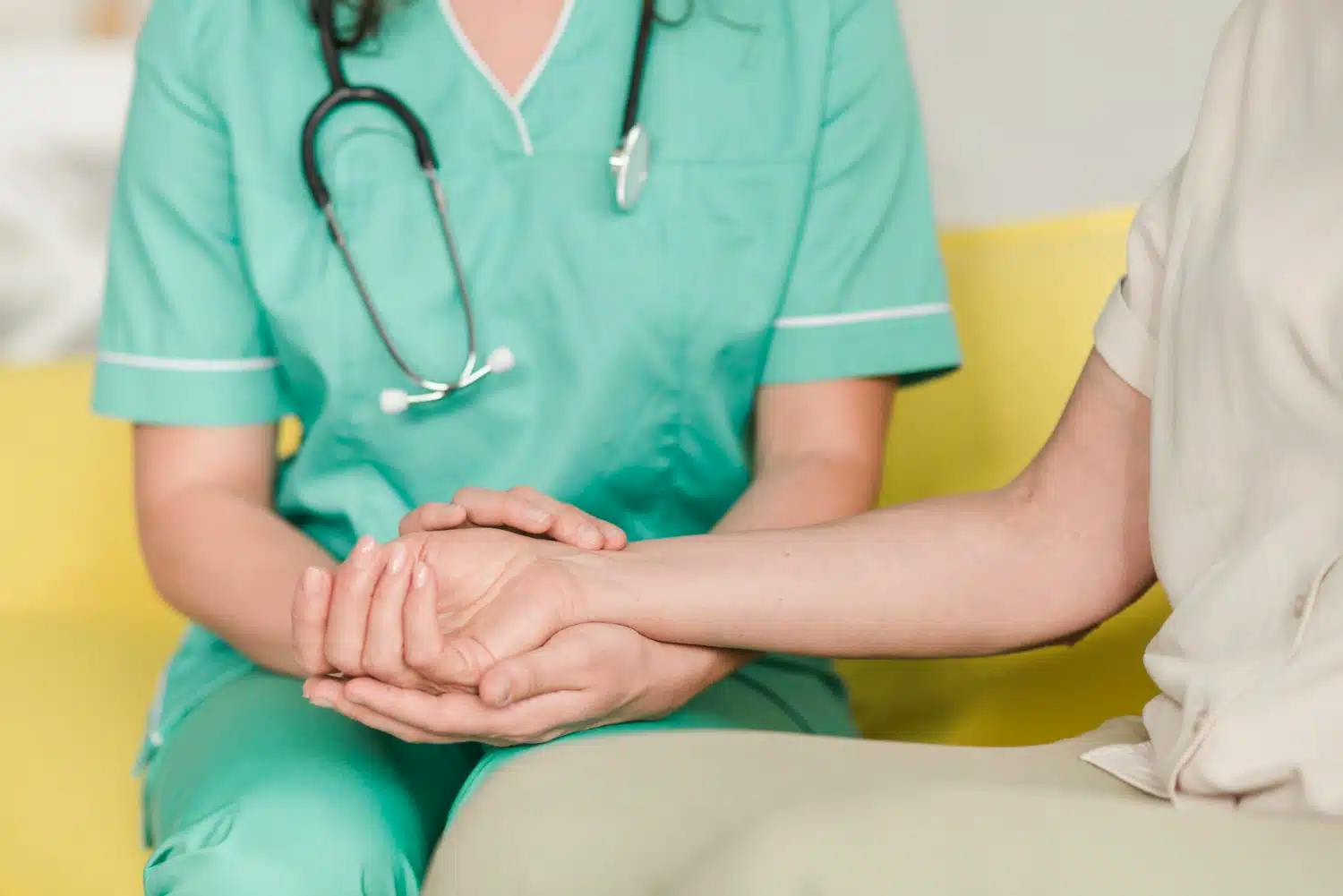 INSS deve restabelecer Auxílio-Doença de técnica de enfermagem que sofre com desmaios