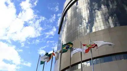 TRF4: Fortes dores na coluna dão direito ao benefício assistencial