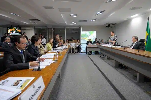 Senado aprova aposentadoria especial mesmo com uso de EPI