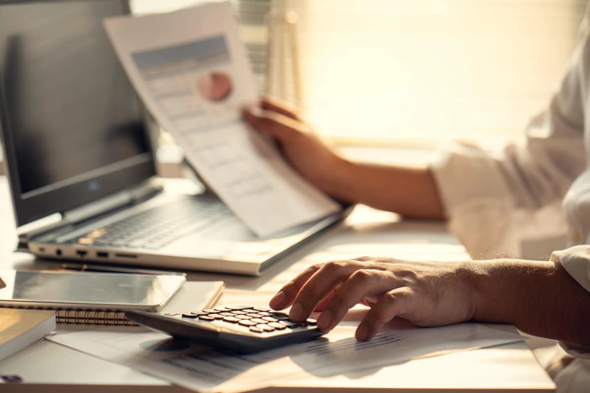 Qual a diferença de correção monetária e juros no cumprimento de sentença?