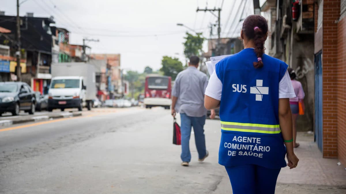 Aposentadoria integral dos agentes de saúde virou lei? Entenda