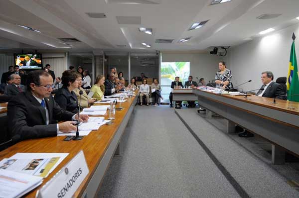 Senado aprova aposentadoria especial mesmo com uso de EPI