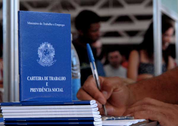 Demissão por iniciativa do empregado não dá direito a continuidade do auxílio-doença