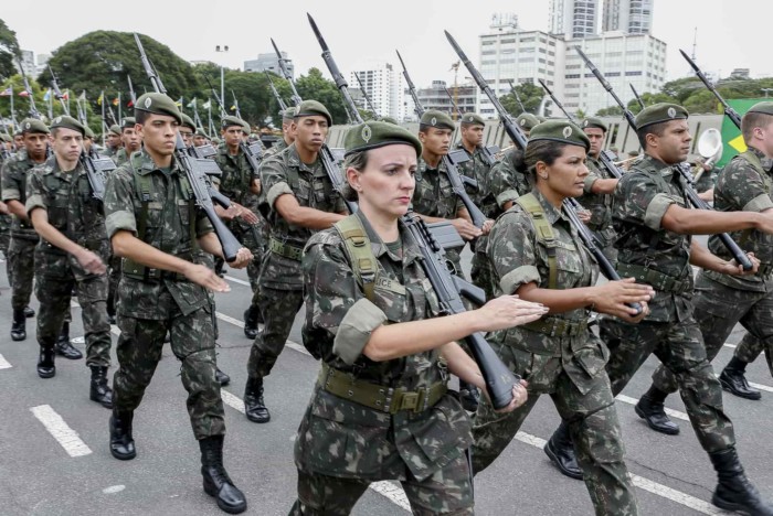 Militares devem ser incluídos na reforma, segundo equipe econômica de Bolsonaro