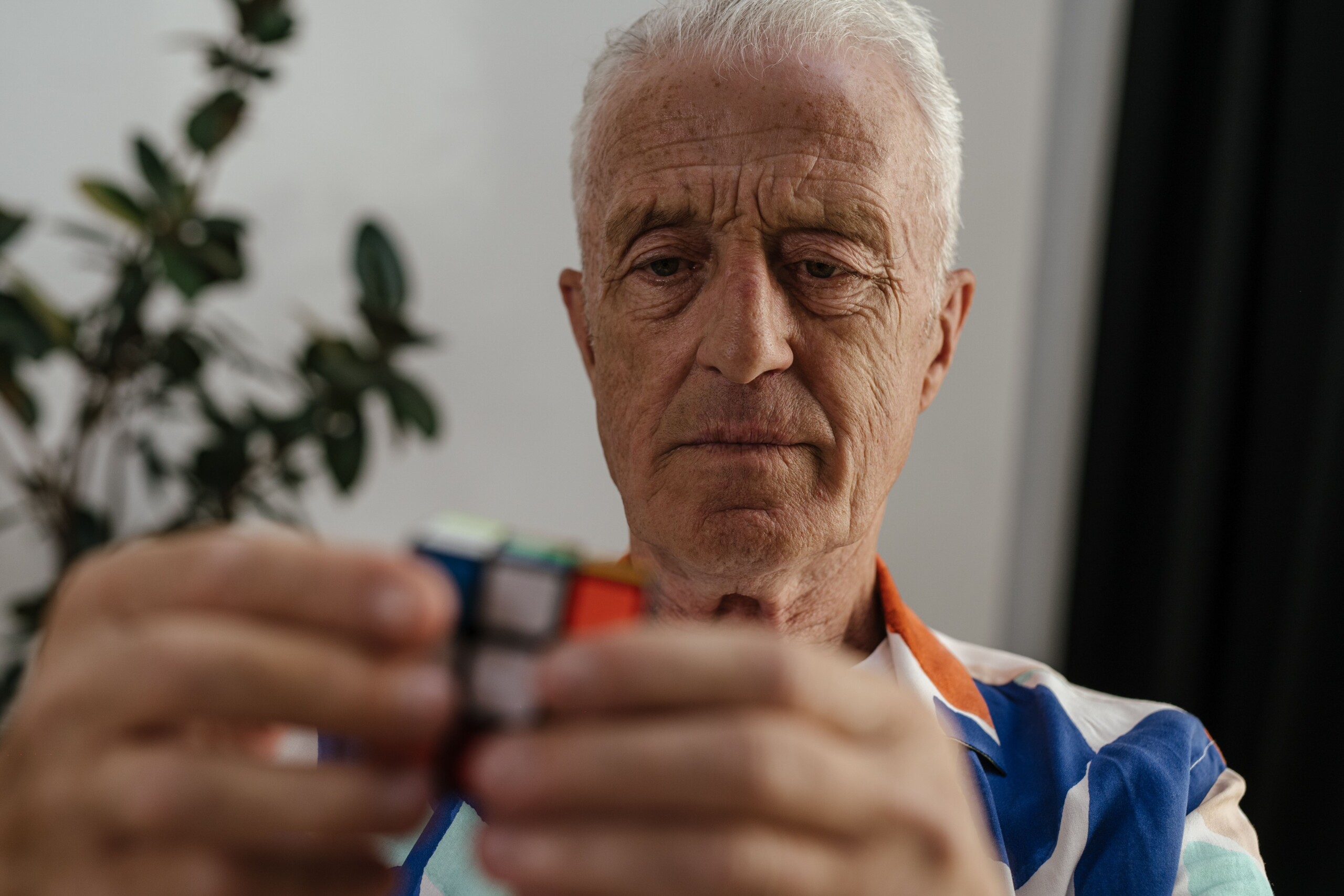 Alzheimer dá direito à aposentadoria? Entenda o que conta